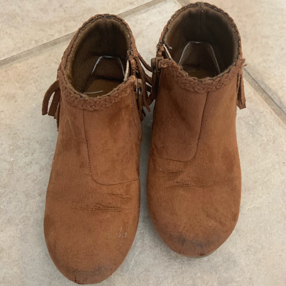 Toddler Fringe Boots. Size 9